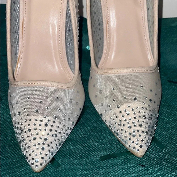 Charlotte Russe Cream Heels with Rhinestones and Stiletto Design (8) - Picture 4 of 10